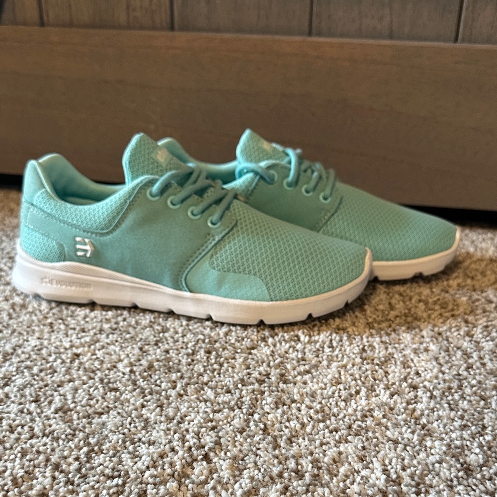 Etnies Women’s NWOT Aqua Mesh Sneakers / Shoes (Size 6)